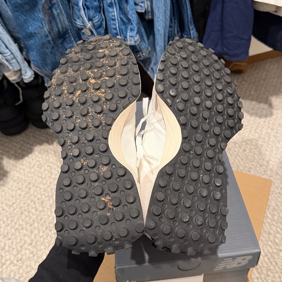 New Balance 327 Sneakers Shoes - Picture 5 of 5